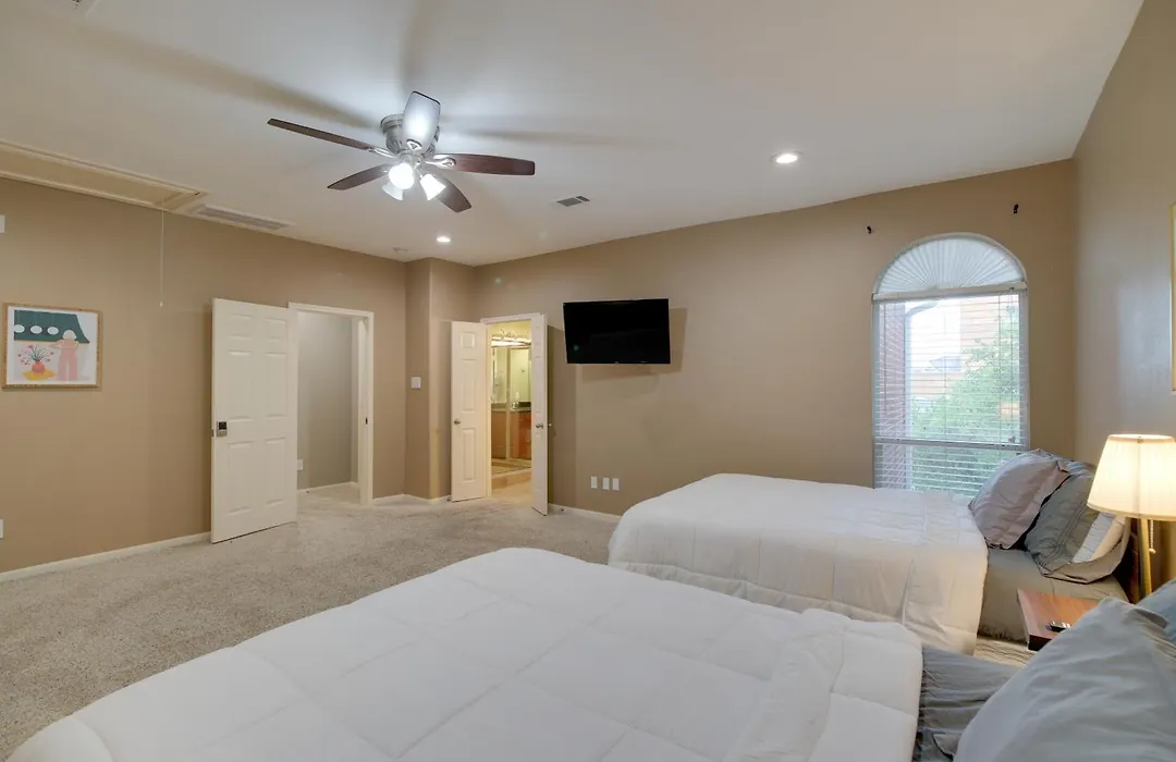 Houston Townhome By George Brown Convention Center-1