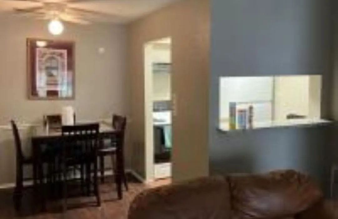 Lovely 2 Bedroom With 2 Baths &Modern Amenities-1