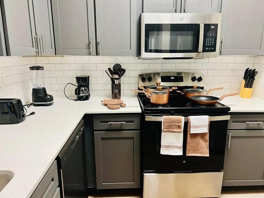 Modern Gem: 2Bd/2Ba Oasis In Shadowbriar, Houston!-1