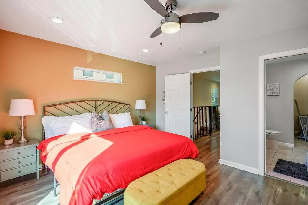 Winter Retreat 3B 3Ba Huge Backyard Mins From Downtown-1