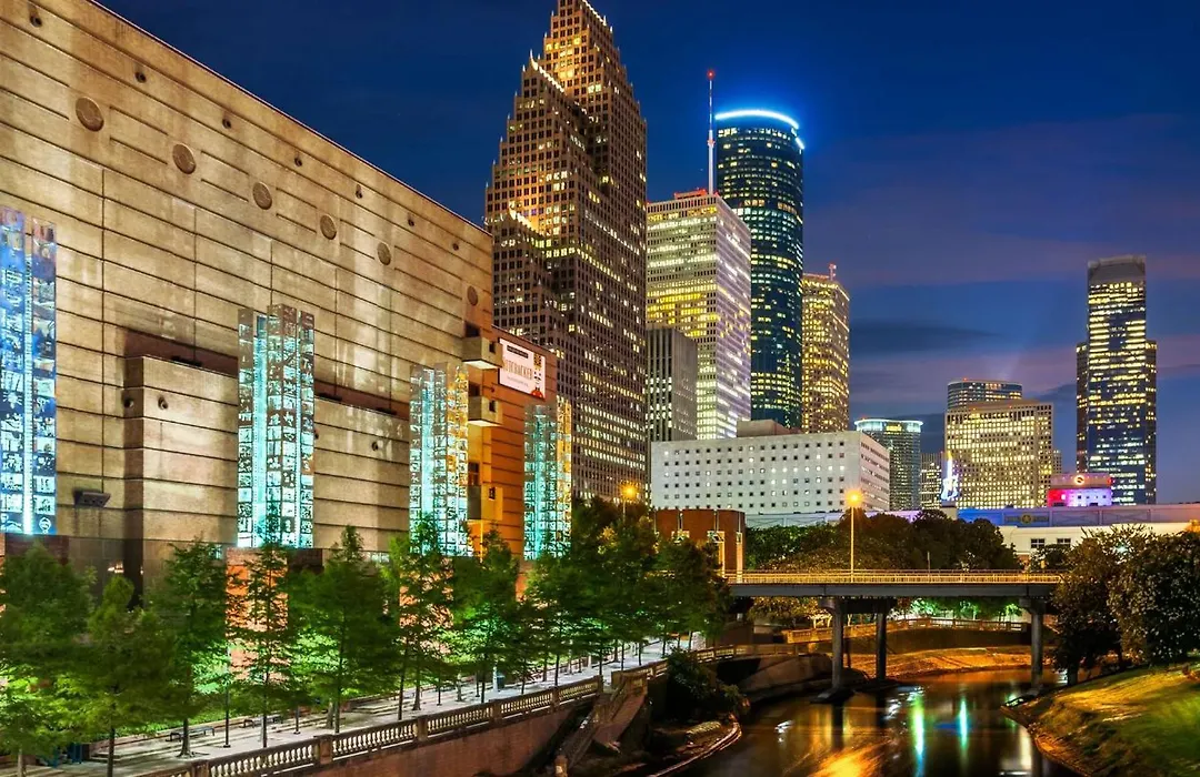 Urban Oasis Your Perfect Getaway In The Heart Of Downtown!-1