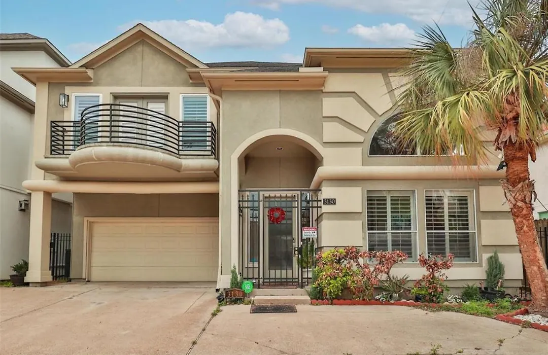 Wanderlust Villa Near Galleria Mall-1