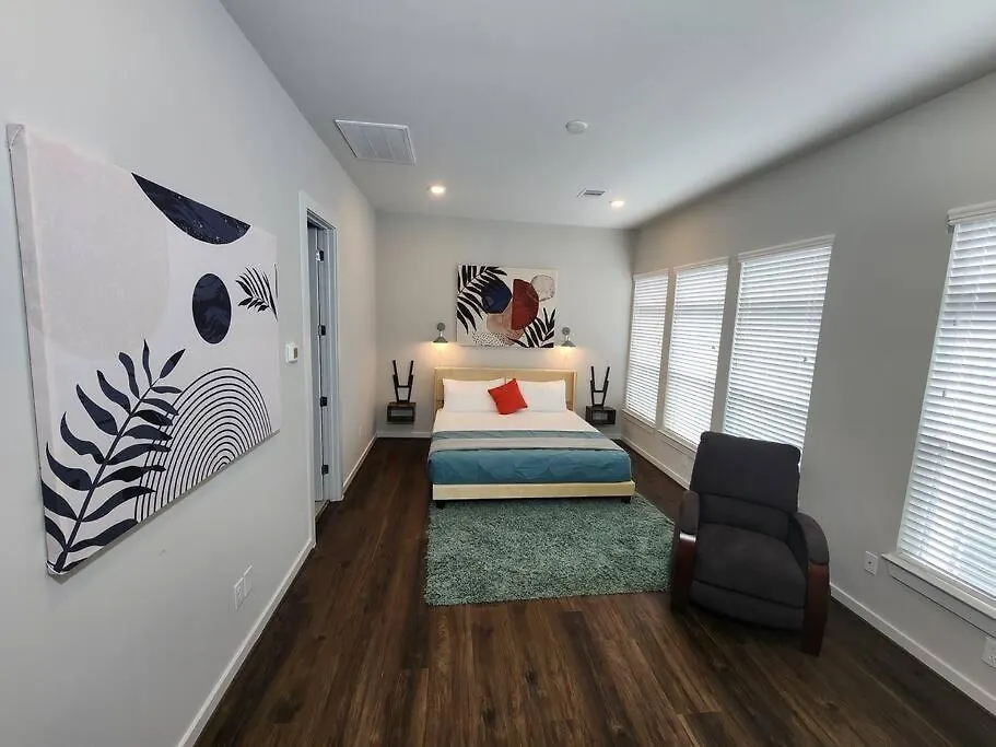 Galleria Premium 3 Story Home Sleeps 8-1