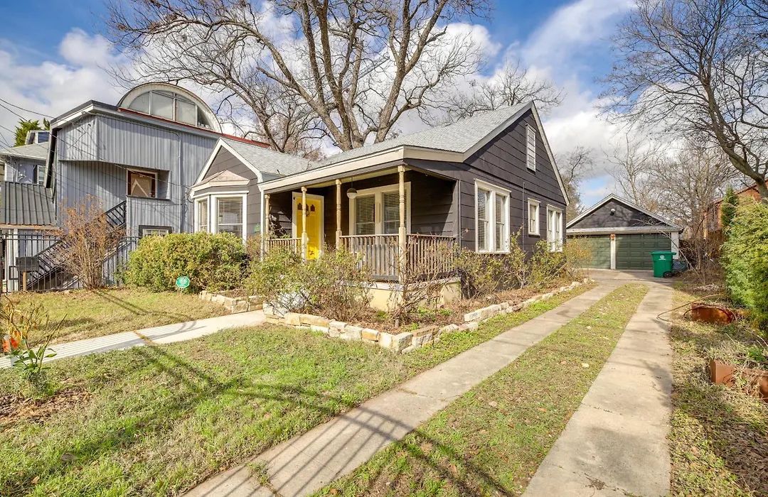 Charming Historic Houston Home With Yard!-1