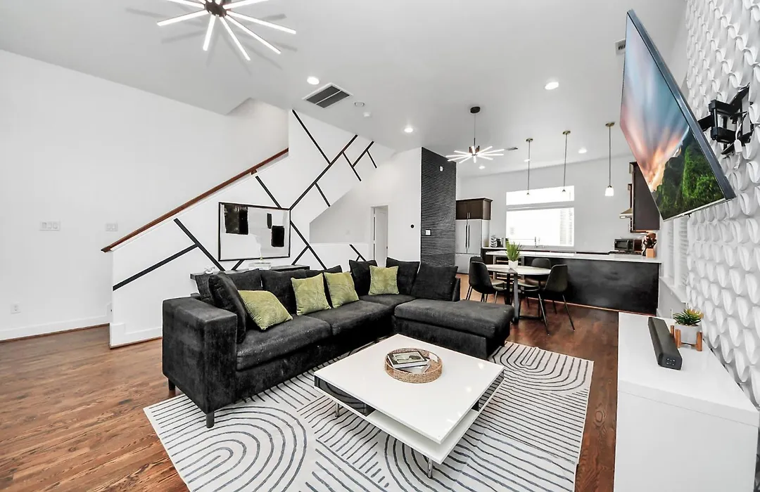 Amazing Rooftop! Downtown Skyline Views!!! Sleeps 15-1