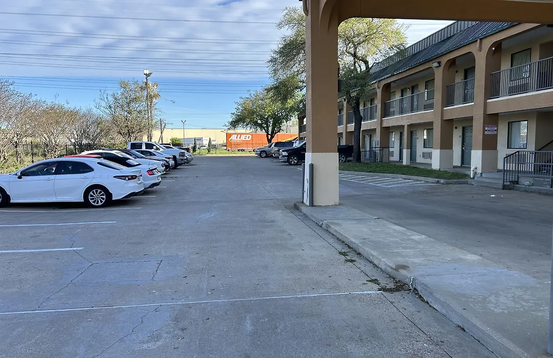 Rodeway Inn & Suites Hwy 290 Nw-1