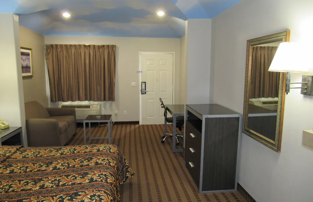 Camelot Inn & Suites Highway 290/Northwest Freeway-1