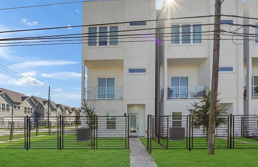 \"Modern 3Bed Townhome. Near Nrg\"-1