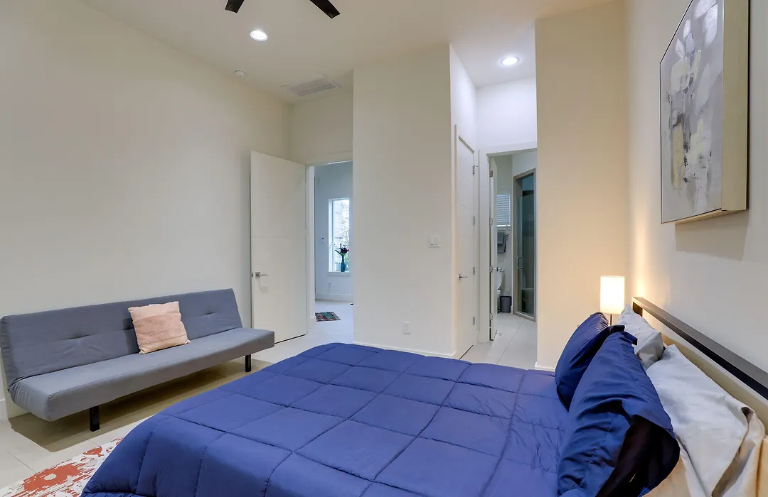 3-Story Home Near Museums, Nightlife And Downtown!-1