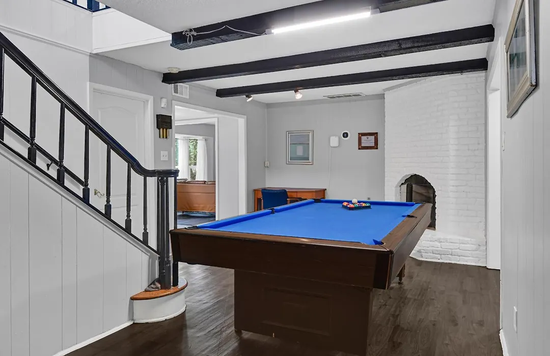 Home For Summer With Pool, Pool Table, Outdoor Kitchen,Patio And Balcony-1