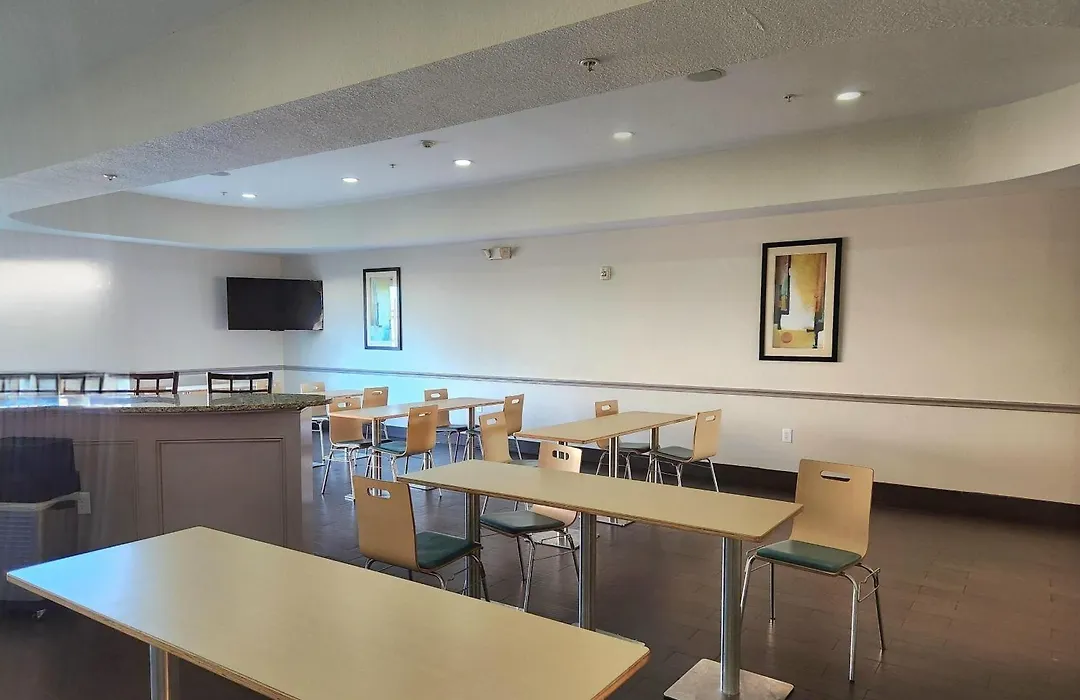 Days Inn & Suites By Wyndham Houston / West Energy Corridor-1