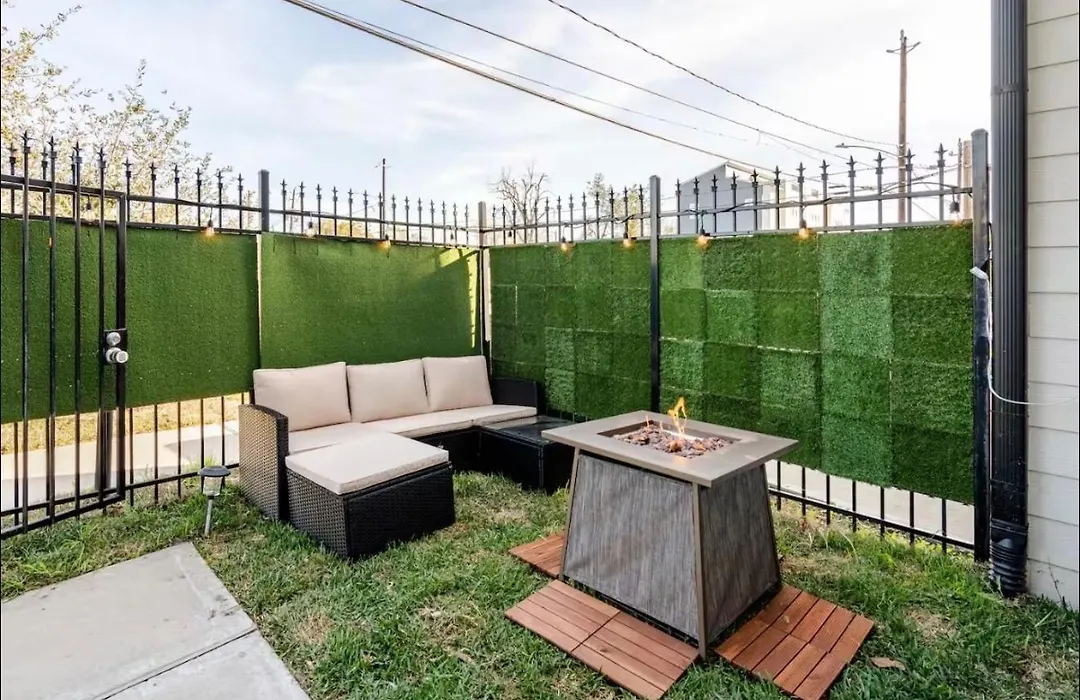Villa De Briley - Luxury Creator Station - Fire Pit-1