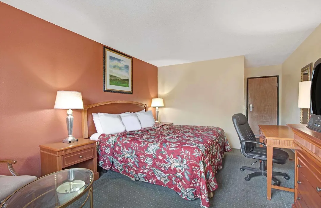 Monte Carlo Inn-1