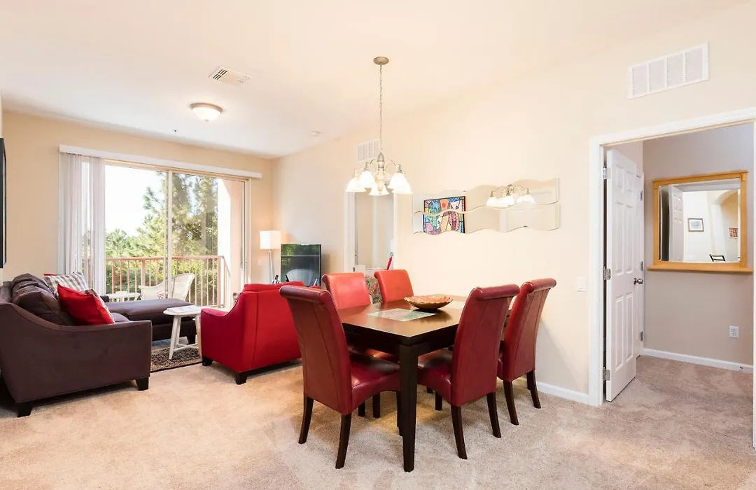 Modern Apartment With Balcony At Vista Cay Apt 208-1