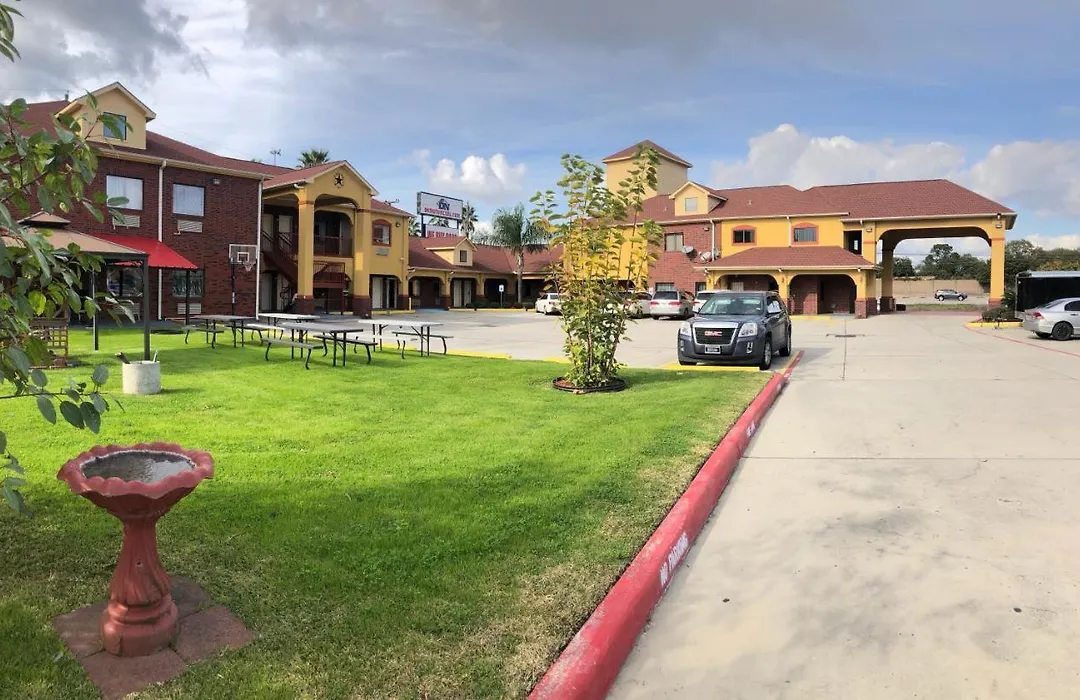 Raintree Inn And Suites-1