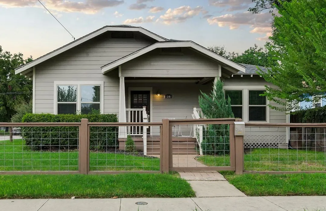 Spacious Heights Home!-1