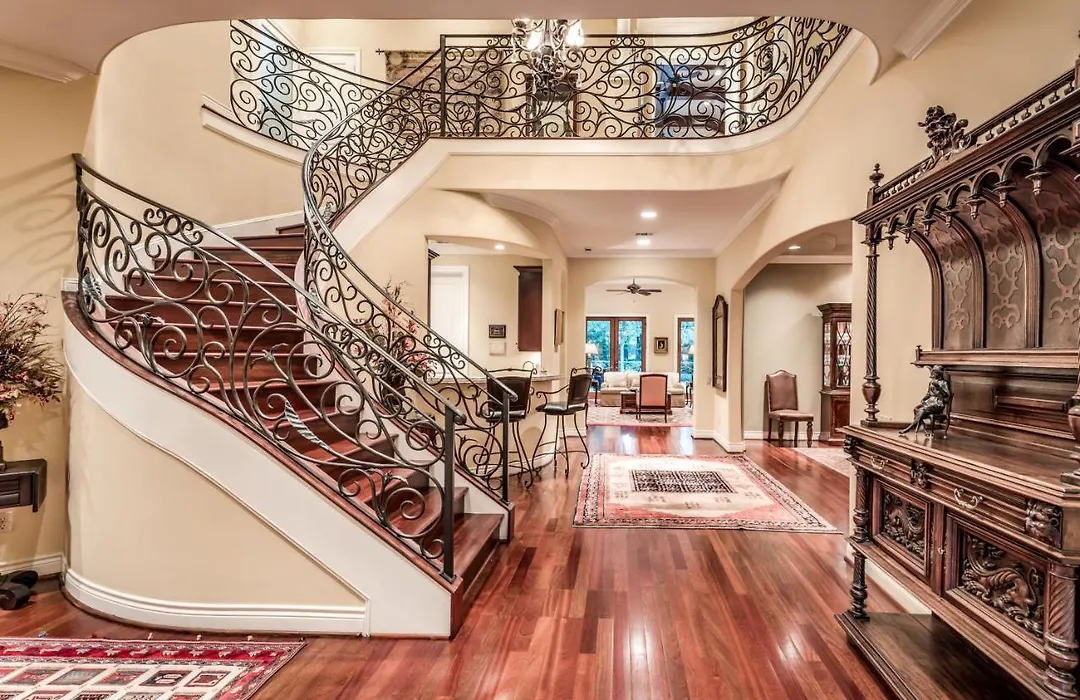Grand Luxury Tuscan Villa-1