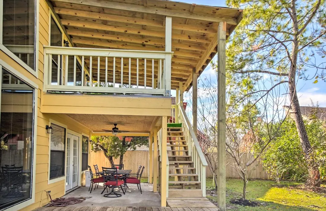 Quiet Rental W/ Balcony: 14 Mi To Downtown Houston-1