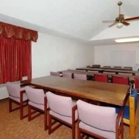Econo Lodge At Nasa-2