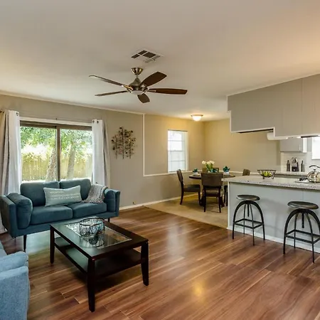 The Red Door Sunflower - Updated Home In Houston-2