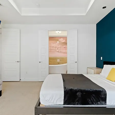 Modern Luxury Home In Downtown-2