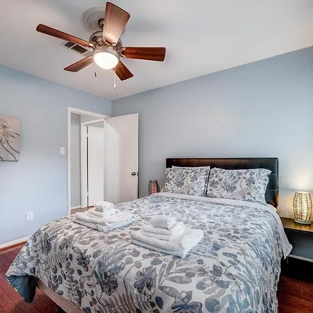 Adorable Home In Energy Corridor, Houston-3