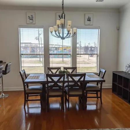 Luxury 3-Story Home In Downtown Houston-3