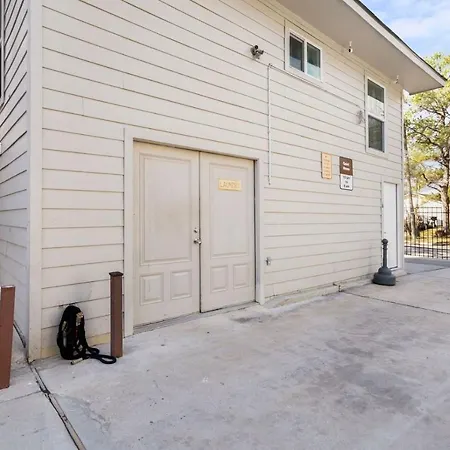 East Downtown Bungalow-3