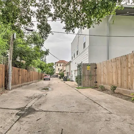 Luxe, Modern Houston Apt - 1 Mile To The Galleria!-2