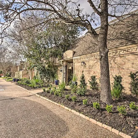 Quiet West Houston Home With Patio, Walk To Shops!-3
