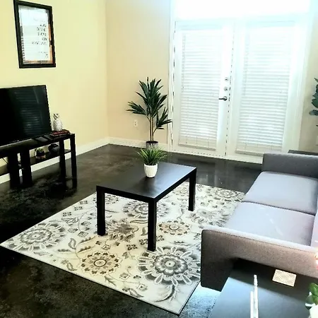 Roomy Downtown Abode-3