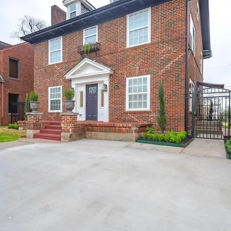 Unit 1 - Spacious & Renovated Apt Home In The City'S Action-2