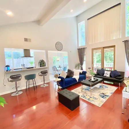 Entire Home: Forest View 4Bedroom 2Bath Home-2