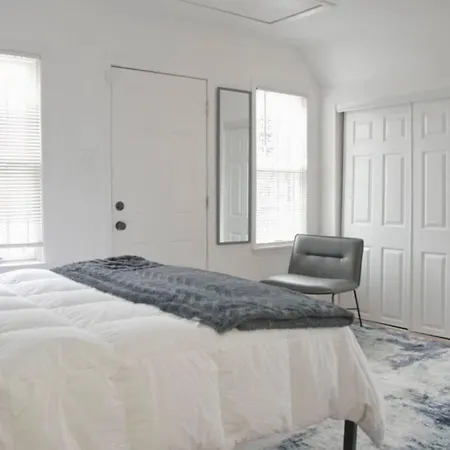 Private Studio Getaway Near Museum District-2