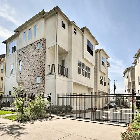 3-Story Home Near Museums, Nightlife And Downtown!-2