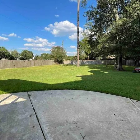 Gorgeous Home W/Huge Backyard 15 Minutes From Iah-2