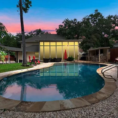 Modern Home With Pool, Hot Tub And Game Room-2