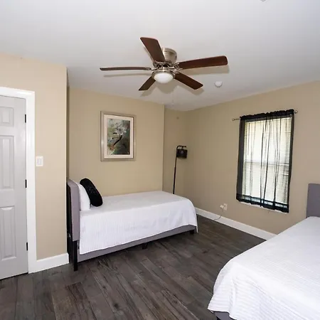 Cheerful 4Bdrm Home Near Nrg/Med Ctr, Free Parking, Pet Friendly-2
