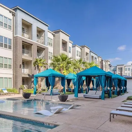 Lux, Lavish And Spacious 2/2 W/ Rental Car Option-2
