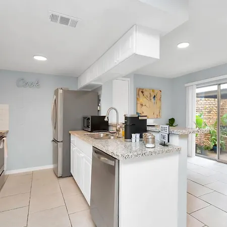 Highly Rated 2 Bedroom Condo With Private Patio & Reserved Parking-3