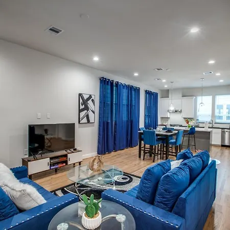 The Goodhouse/Downtown/Sleeps12/Rooftop/Arcadegameroom-2