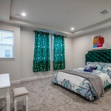 The Goodhouse/Downtown/Sleeps12/Rooftop/Arcadegameroom-3