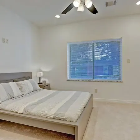 Your Gem Townhome In Tx Medical Center-3