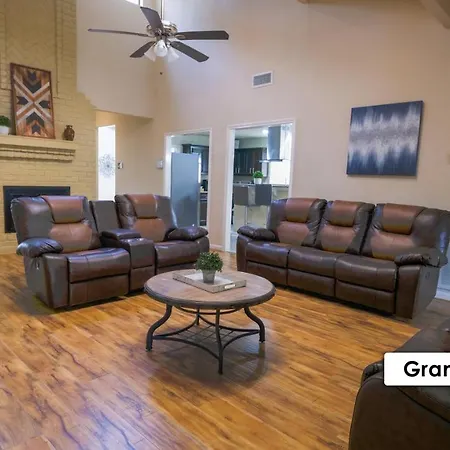 Pool House, 20 Minutes From Dt 4Bdr For 10 Guests - Winkleman-2