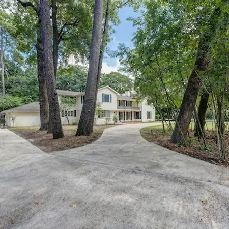5 Bedrooms, Theatre, Pool, Wifi, Near Md Anderson-3
