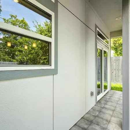 Newly Built! Modern Med Center - 3Br Executive Suite-2