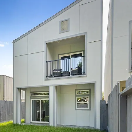 Brand New! 3 Bedroom Twin House - Med Center-2