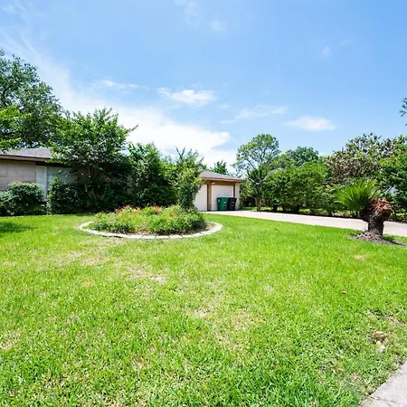 Cozy & Homey, Queen Beds, Patio, Free Parking-2