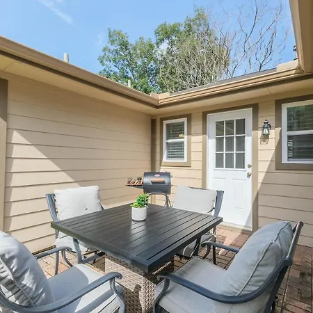 Westview Memorial, City Centre, Pet Friendly-2
