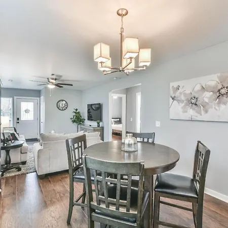 Lovely 3 Bedroom Home Near Downtown & Heights-2